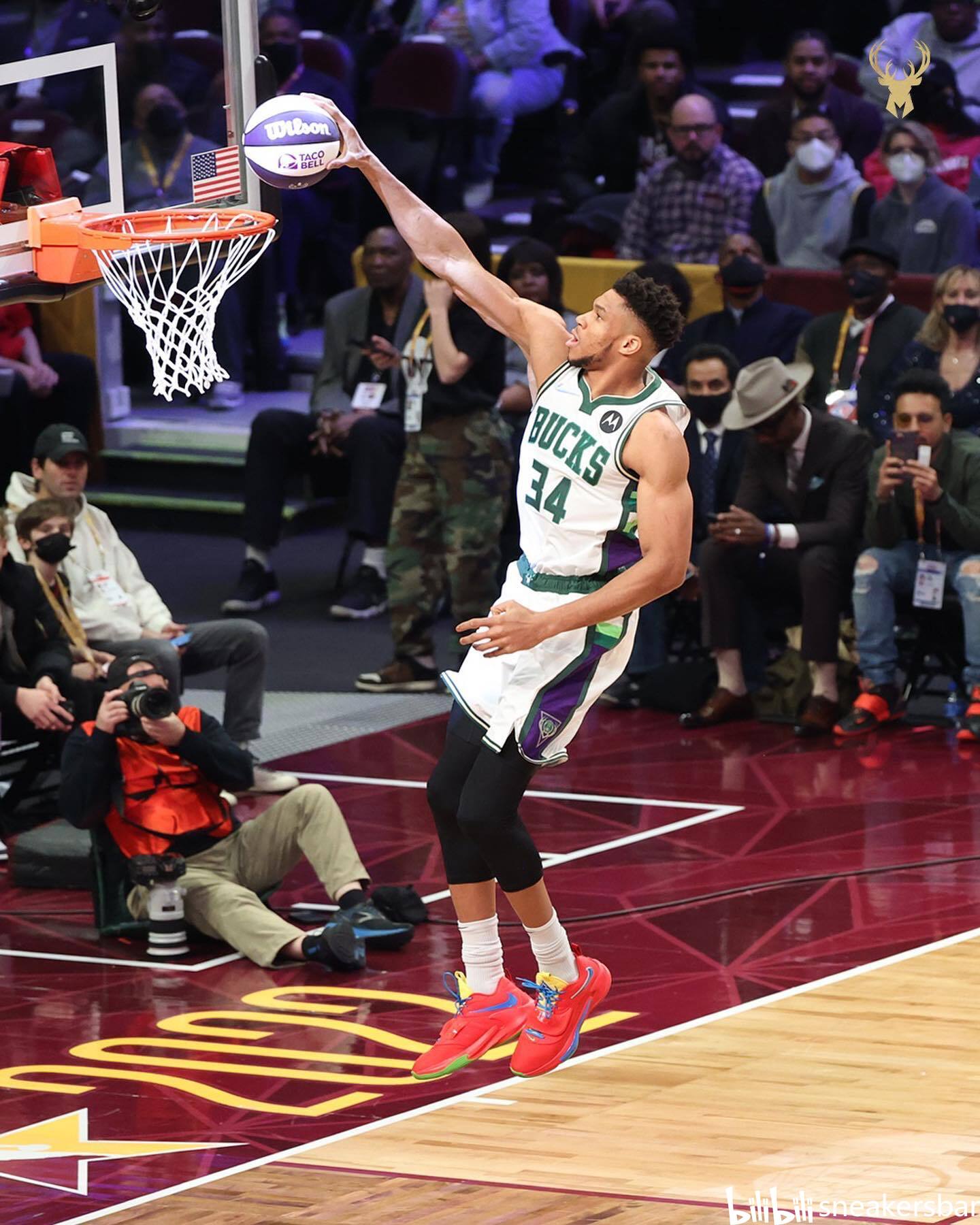 詹姆斯球队单场两人同砍35+，首次他不是其中之一（詹姆斯所在队单场两人同砍35+，生涯首次他非其一）