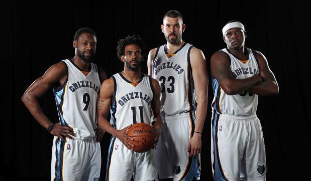 把赛车运动带回家乡，金彭携手赛车名将绘就体育+新图景（赛车回归家乡，金彭联手赛车名将共启体育+新篇章）