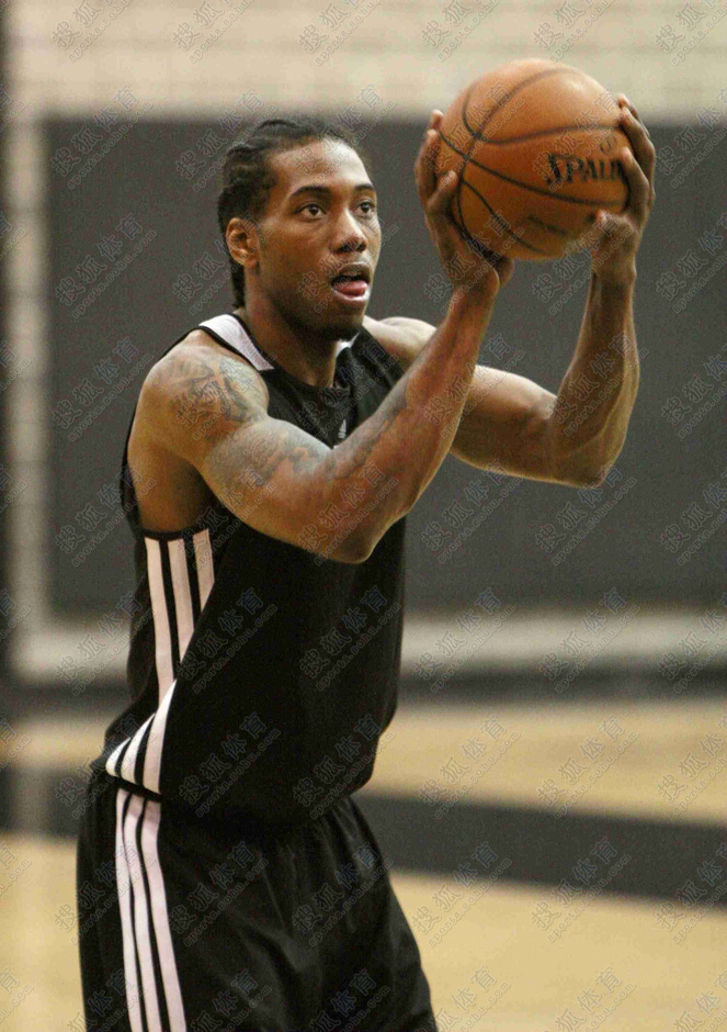 球星任意球助攻全队领先（球星任意球送助攻，球队取得领先）