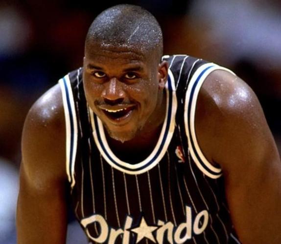 埃迪·豪：托纳利腿部伤势不太严重，今天将评估维萨能否出战（埃迪·豪称托纳利腿伤无大碍，今日将评估维萨能否出场）