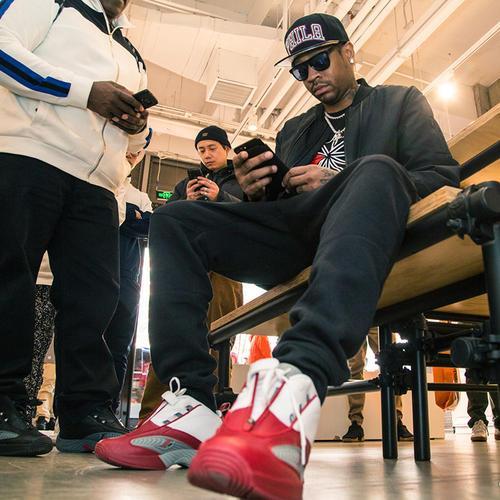 替补球员凯恩梅开三度 拜仁5‑0血洗斯图加特（凯恩替补戴帽，拜仁5-0大胜斯图加特）