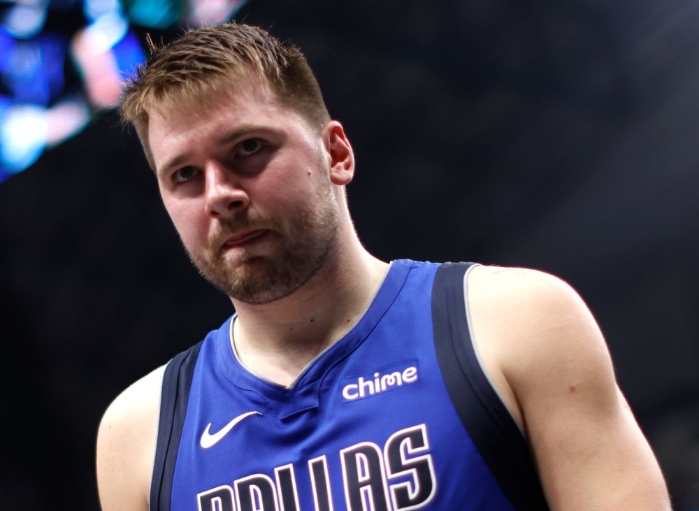 英超焦点战：纽卡斯尔联VS伯恩利——攻防博弈下的胜负天平与比分推演（英超重磅对决：纽卡斯尔联vs伯恩利——攻守博弈中的胜负天秤与比分预测）