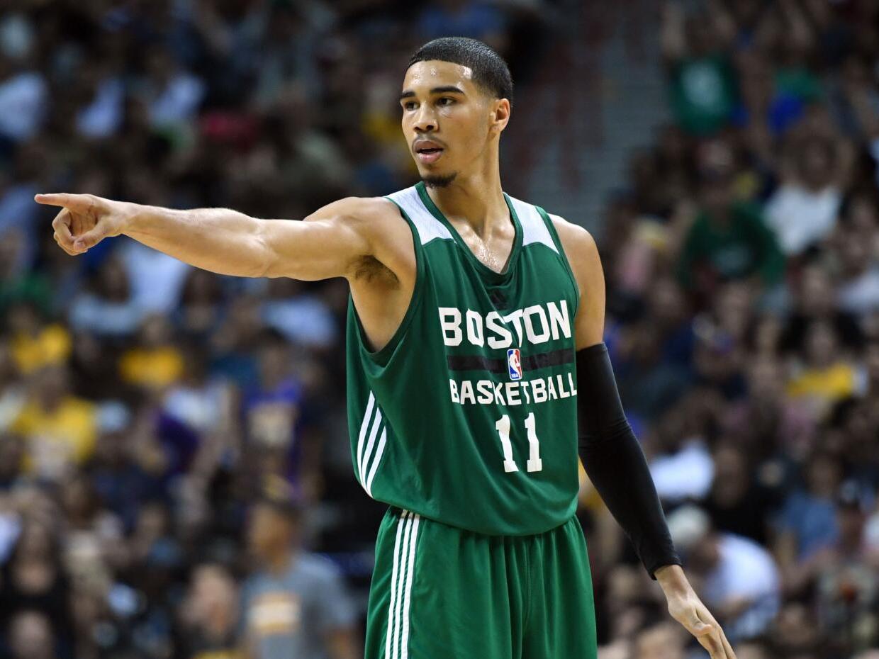 日职联战报：松村优太替补制胜，鹿岛1-0东京绿茵继续领跑（日职联快讯：松村优太替补建功，鹿岛鹿角1-0小胜东京绿茵稳居榜首）