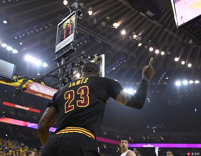 西甲16队结束15轮，姆巴佩16球领跑射手榜，巴萨、皇马多点开花，明日西甲开战。（16队战罢西甲15轮，姆巴佩16球居首；巴萨皇马多点开花，新一轮明日开战）