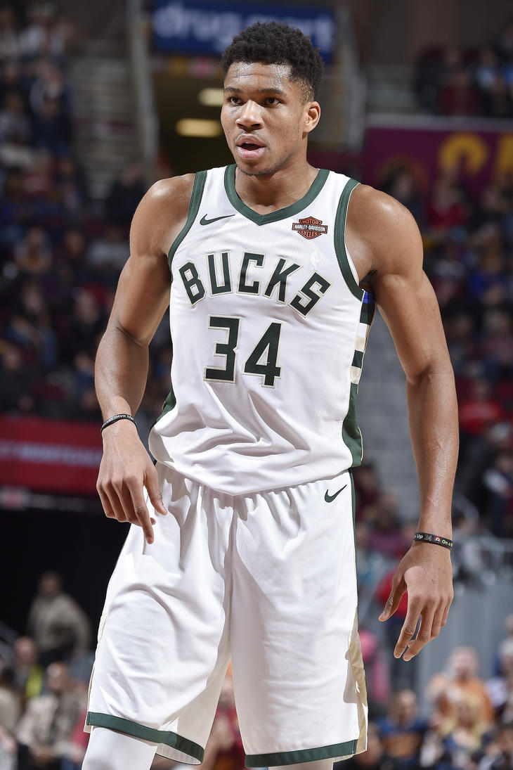 Veritas学院57-79不敌橡树山学院，张博源砍下18分9篮板（橡树山学院79-57击败Veritas学院，张博源贡献18分9篮板）