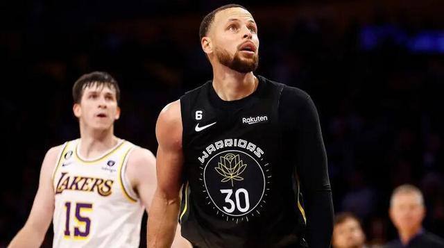 兰德尔半场10中5轰19+5，里德替补拿到14分（兰德尔半场10投5中砍下19分5篮板，里德替补贡献14分）