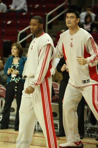 巴黎人报关注蓉城罚单：中国俱乐部因球迷种族歧视对方球员被罚6万欧（巴黎人报聚焦蓉城罚款：球迷种族歧视对手球员致中国俱乐部被罚6万欧元）