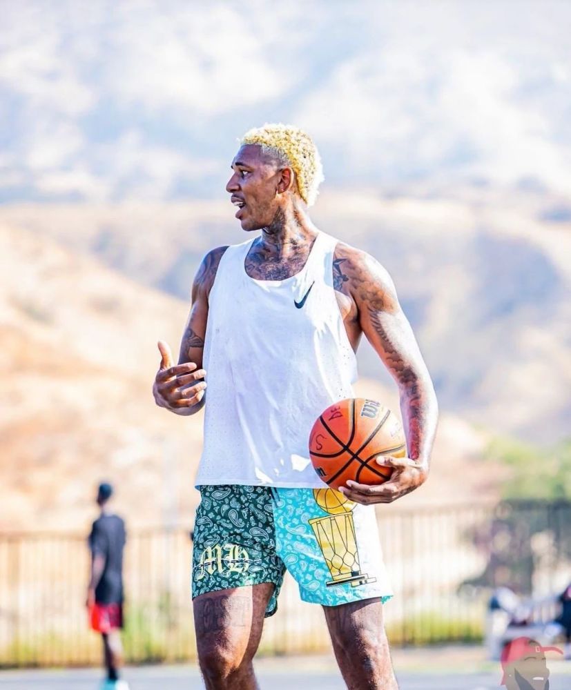 第五个“R”成为现实：巴萨的挑战与未来之路（第五个“R”落地：巴萨的考验与前行之道）